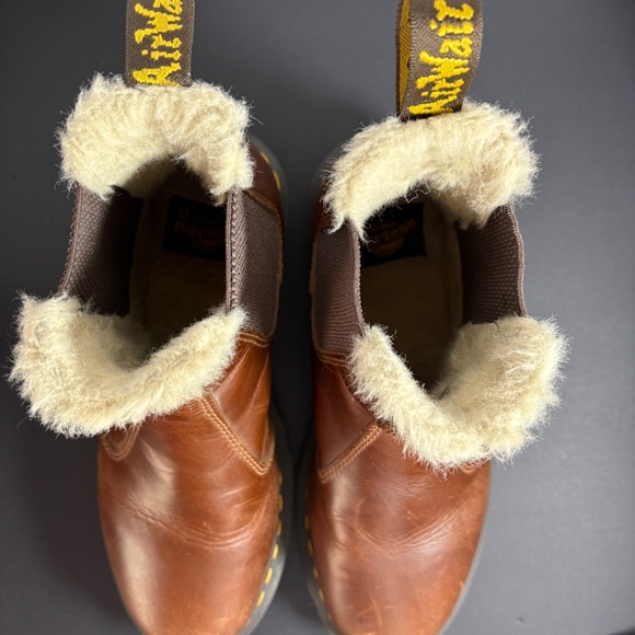 Dr. Martens Leonore Faux Fur-Lined Chelsea Boots Size 8 - Picture 3 of 5